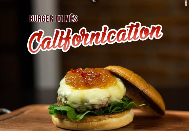 Californication Blend 200g costela e bacon, rúcula, crispy de panceta, queijo muçarela e geléia de pimenta artesanal.