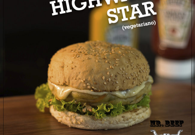 Highway star (vegetariano) Blend 150g batata, cenoura,champignon e queijo parmesão. Alface, maionese de tomate seco artesanal e queijo muçarela.