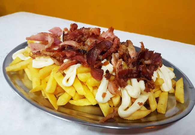 Batata frita com catupiry e bacon (Crédito: Mirassol Conectada)